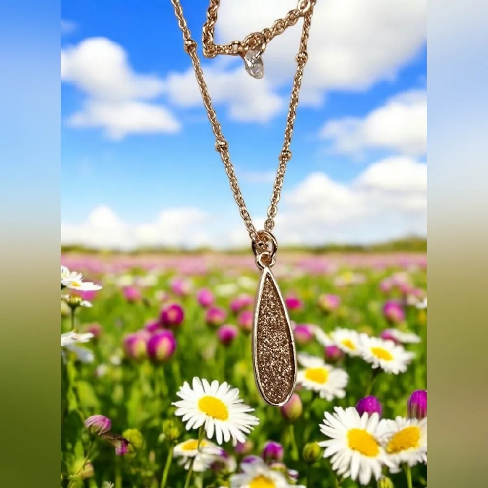 Delicates Rose Gold Pendant Necklace